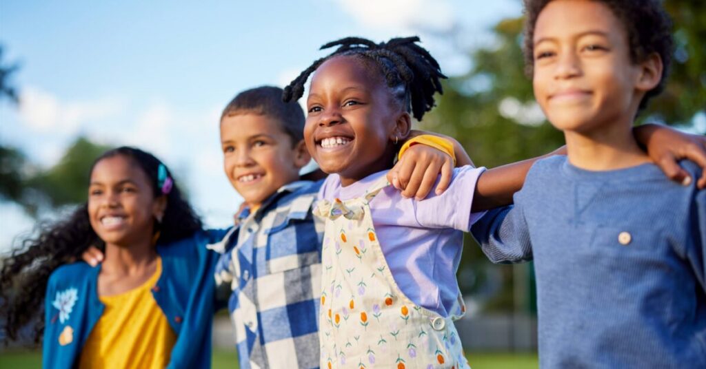 ¿Cuáles son algunos de los elementos fundamentales, estrategias y oportunidades para el financiamiento del bienestar infantil?