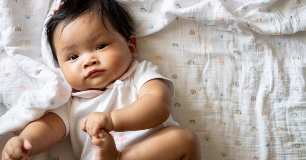 ¿Cómo mejora los resultados para los bebés y niños pequeños el enfoque del Safe Babies Court Team™?