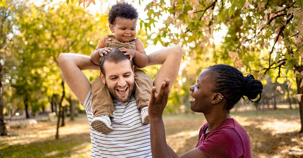 ¿Cómo se puede usar la ciencia conductual para reclutar familias de acogida y adoptivas?