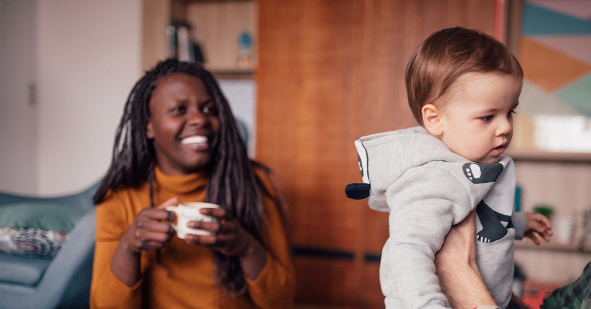 ¿Cómo reclutan, capacitan y supervisan los programas de socios para padres a aquellos padres con experiencia vivida?