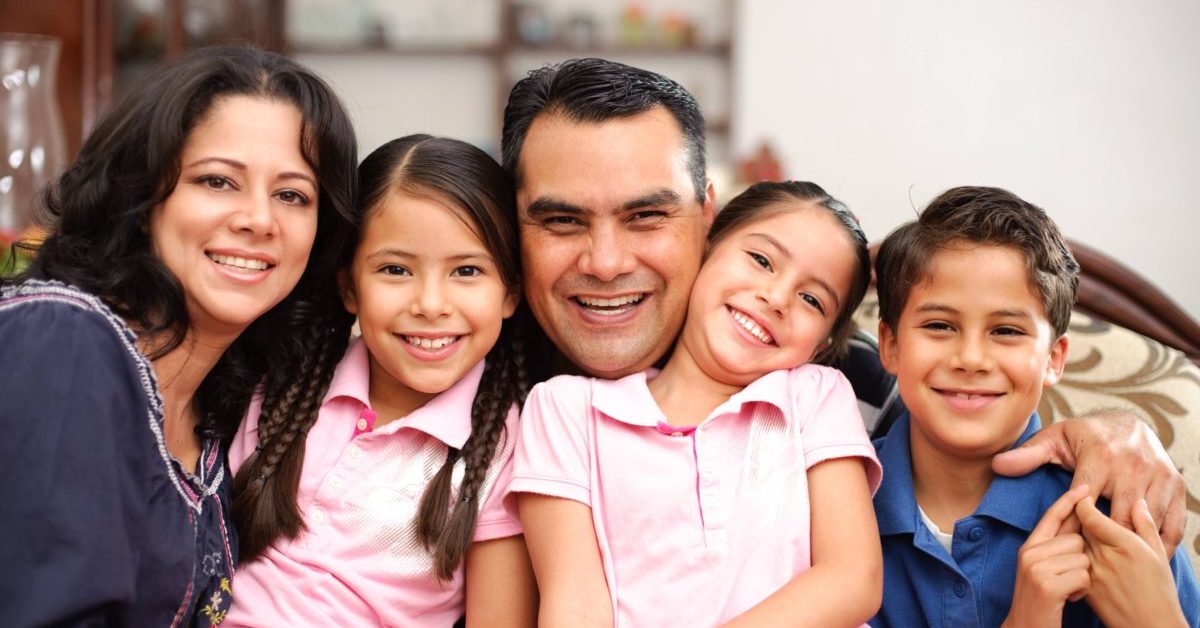 ¿Cómo puede la representación legal previa a una petición ayudar a fortalecer a las familias y mantenerlas juntas?