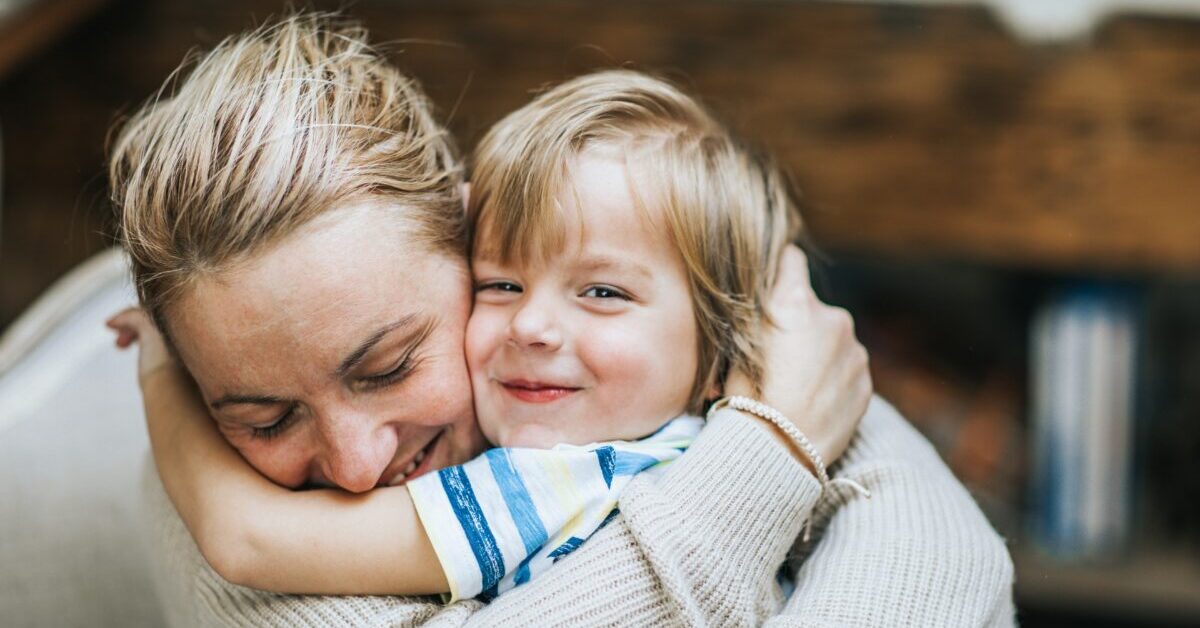 ¿Cómo pueden las agencias que prestan servicios a niños y familias seleccionar los programas basados en la evidencia que mejor se adapten a sus necesidades?