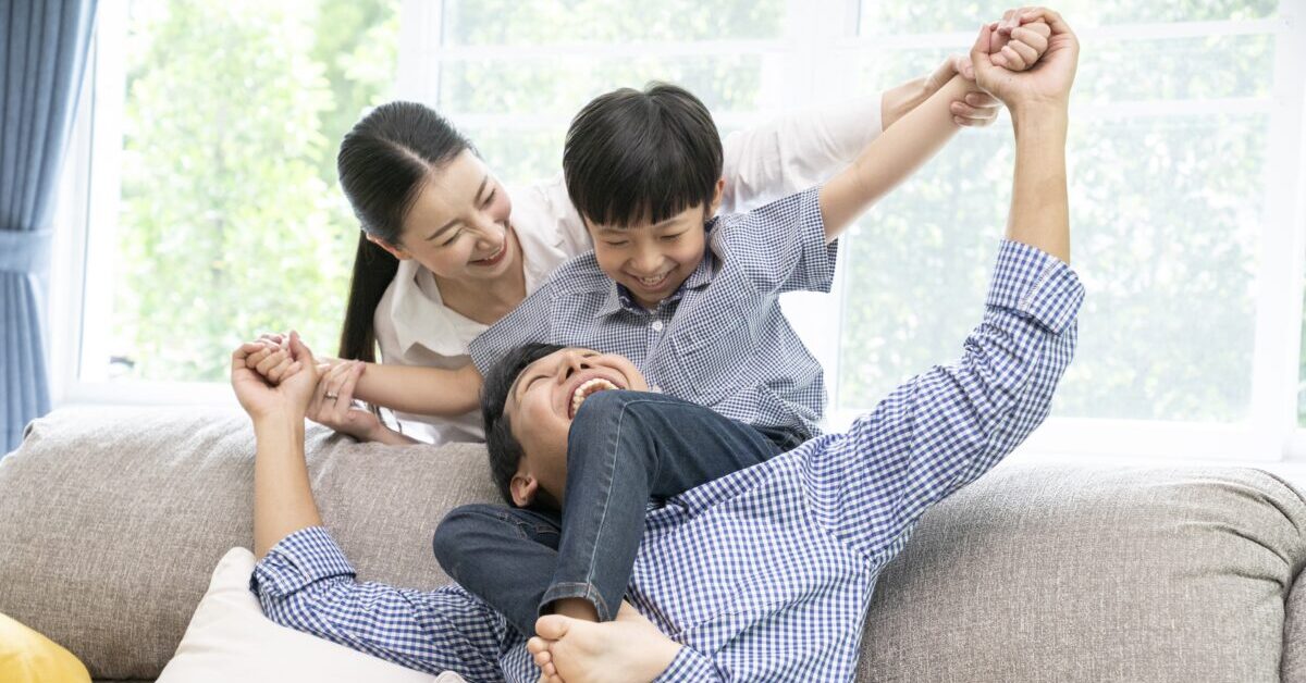 ¿Cómo pueden los cónyuges de los mandatarios promover el bienestar de los niños y las familias?