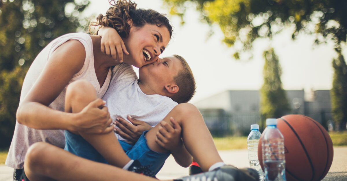 ¿Cómo pueden los organismos de protección de la infancia apoyar a las familias y los niños que carecen de estatuto legal de inmigrante?