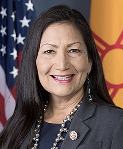 Secretaria Deb Haaland